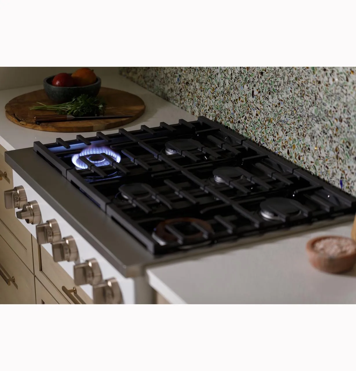 Cafe CGU366P3TD1 Caf(eback)™ 36" Commercial-Style Gas Rangetop with 6 Burners (Natural Gas)