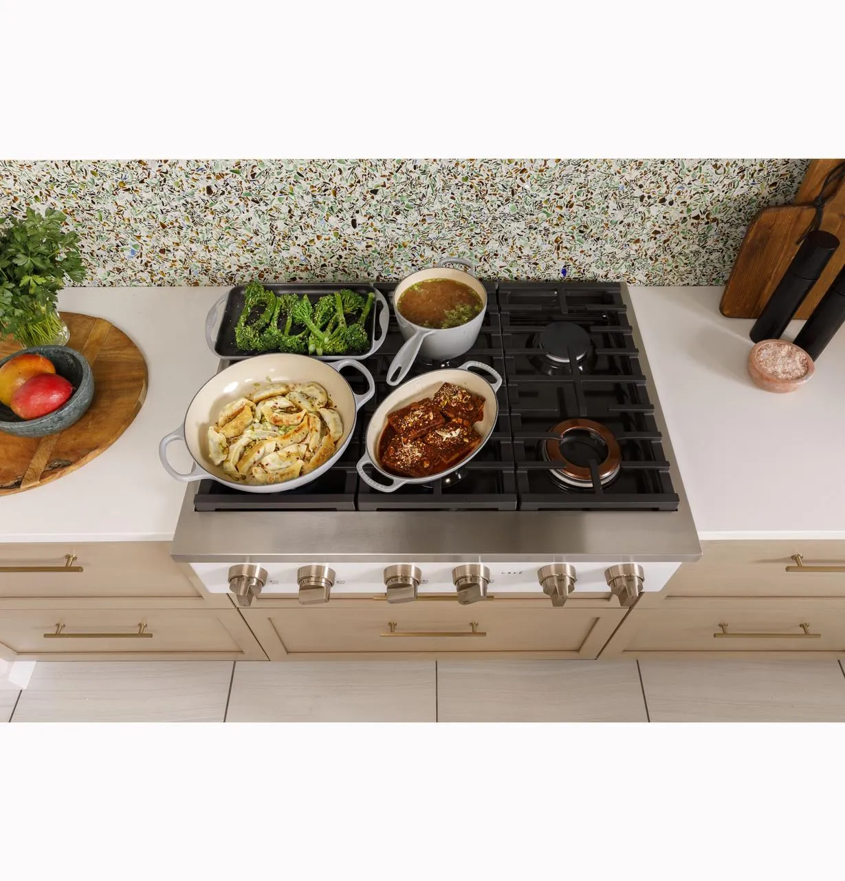 Cafe CGU366P3TD1 Caf(eback)™ 36" Commercial-Style Gas Rangetop with 6 Burners (Natural Gas)