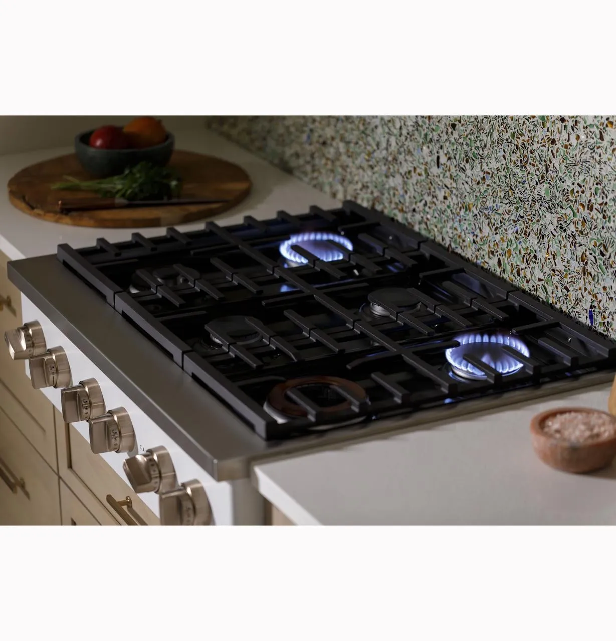 Cafe CGU366P3TD1 Caf(eback)™ 36" Commercial-Style Gas Rangetop with 6 Burners (Natural Gas)