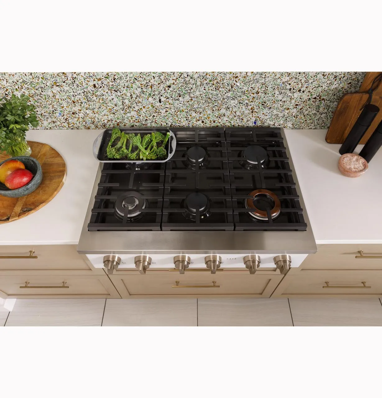 Cafe CGU366P3TD1 Caf(eback)™ 36" Commercial-Style Gas Rangetop with 6 Burners (Natural Gas)