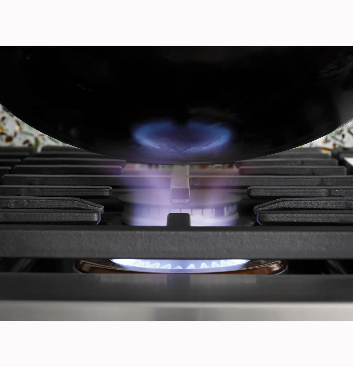 Cafe CGU486P3TD1 Caf(eback)™ 48" Commercial-Style Gas Rangetop with 6 Burners and Integrated Griddle (Natural Gas)