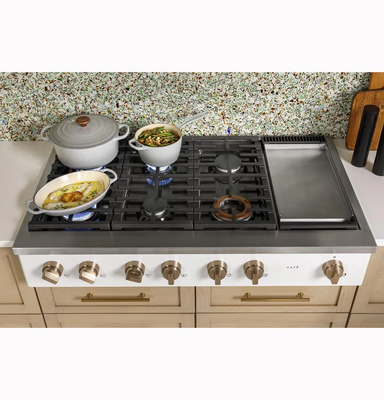 Cafe CGU486P3TD1 Caf(eback)™ 48" Commercial-Style Gas Rangetop with 6 Burners and Integrated Griddle (Natural Gas)