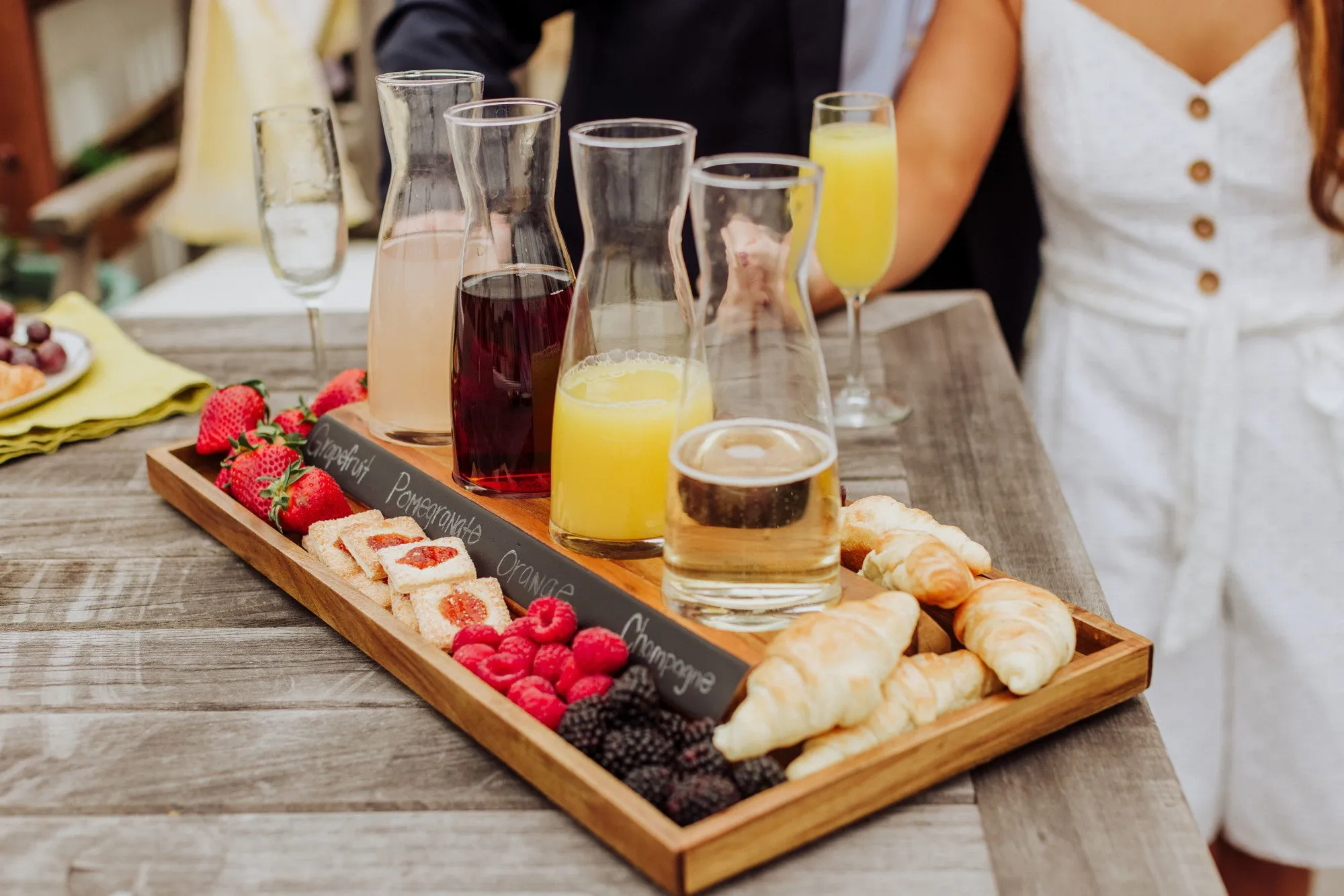 Cava Wine Tasting Kit with 4 Glass Carafes