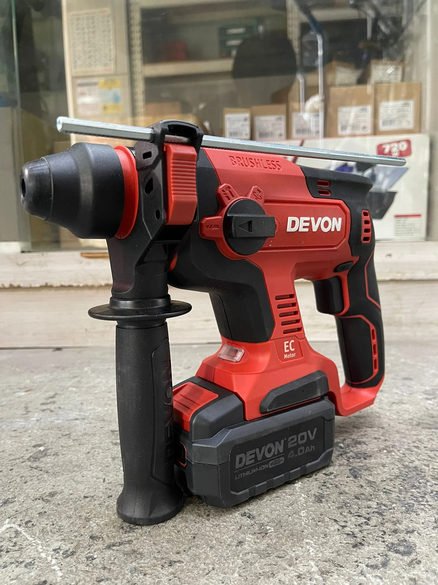 Devon 20v Rotary Hammer Drill 22mm Come with 2pcs 4.0ah Battery And 1 Charger | Model : DEVON-5401-4AH