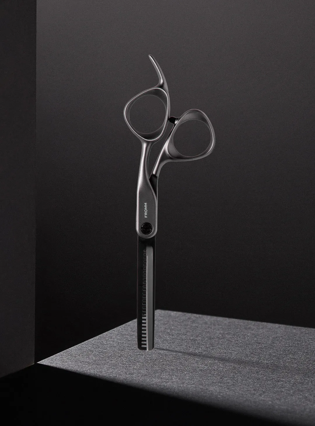 Invent 5.75” 28 Tooth Hair Thinning Shear