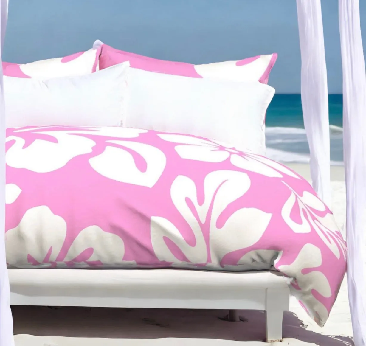 White Hawaiian Hibiscus Flowers on Soft Pink Duvet Cover -Large Scale